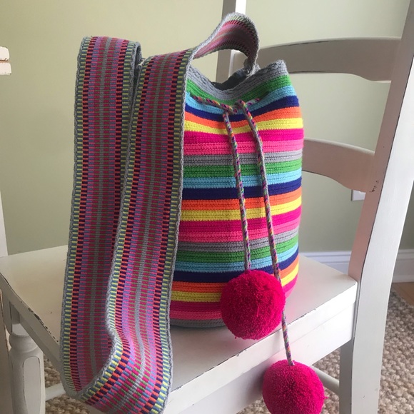 New: Wayuuchilabag Oversized Crossbody Bucket Bag with Pom Poms - Picture 3 of 16